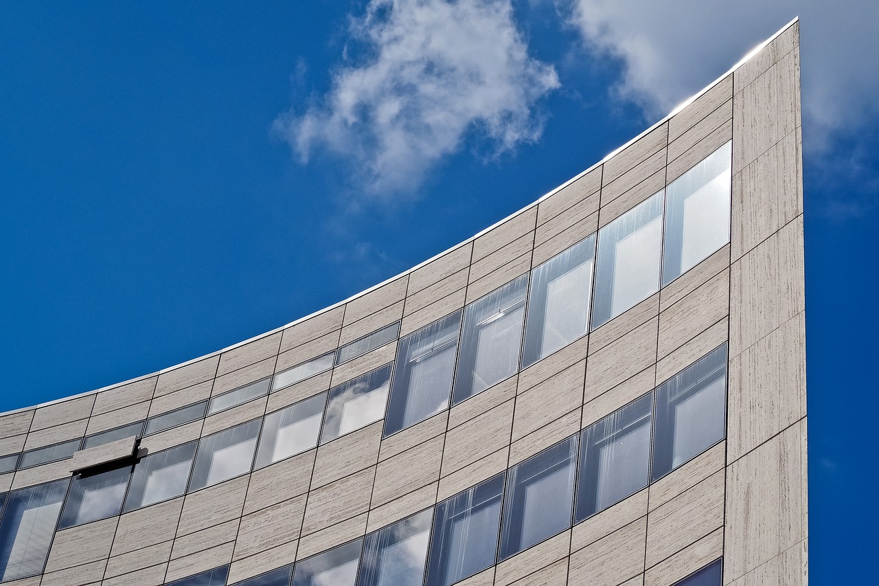 最新爬架公司引领建筑行业新潮流