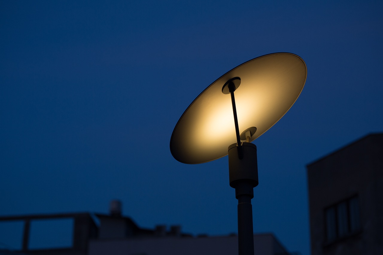 四月斯诺克赛事之夜,照亮夜空之战