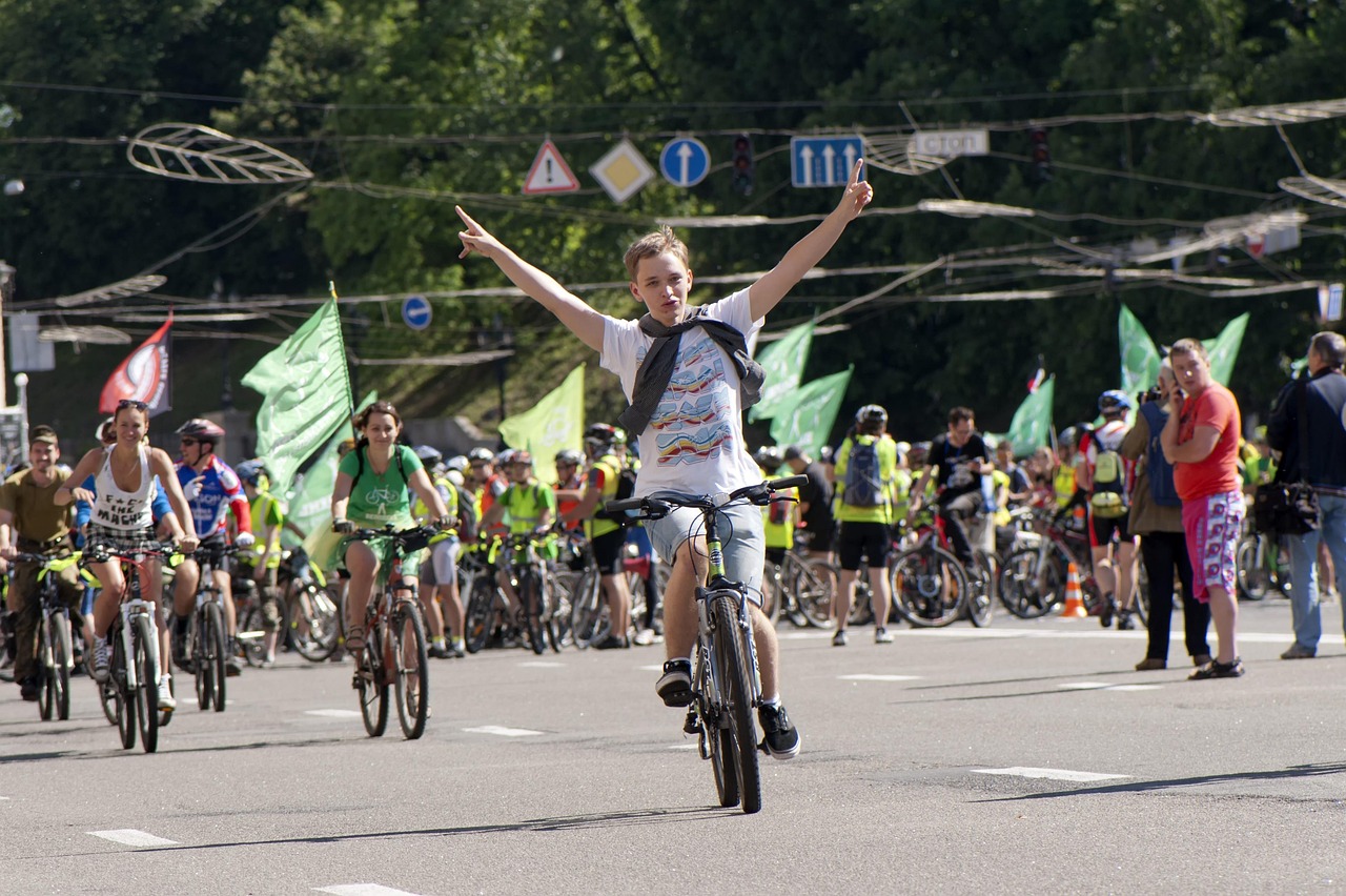 四月广场舞,舞动春天的活力与喜悦,欢快喜庆的春日舞蹈盛宴